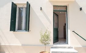 Sunny Yard Apartments